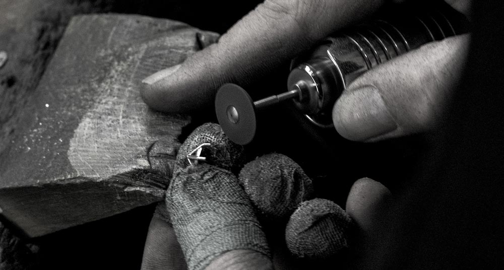 cleaning-up-a-ring-collet-in-the-workshop.jpg