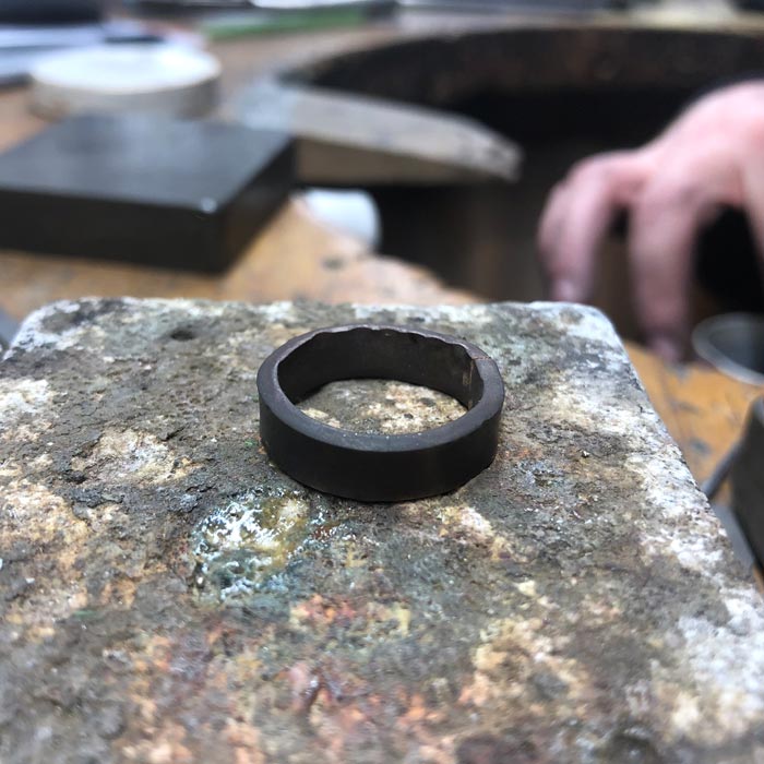 Shape-gold-bar-into-ring.jpg